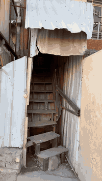 السلام عليكم 
شقه للايجار طابق اول معزوله 
تحتوي ع استقبال مطبخ غرفتين منام خدمات سطح 
حي الجوادين قريبه ع جسر الخطيب
ايجار ٣٥٠ الف 
للاستفسار ***********
