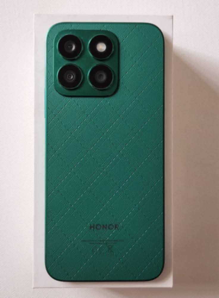 Honor X8b
- الشاشه : 6.7 بوصه - 90 هيرتز - AMOLED
- الذاكرة الداخلية : ٢٥٦ جيجابايـــــــــــــــت 
- الـــــــــــــــرام : 8 جيجابايــــــــــــــــــت
- الكاميرا : 108 + 5 + 2 ميجابكســـــــــــــل
- المعالج : Snapdragon 680 4G ………….
- البطارية : 4500 مللي امبيـــــــــر ويا بس شاحنة وكفر سعر ٢٠٠ وبي مجال مكاني حي الجهاد ***********
