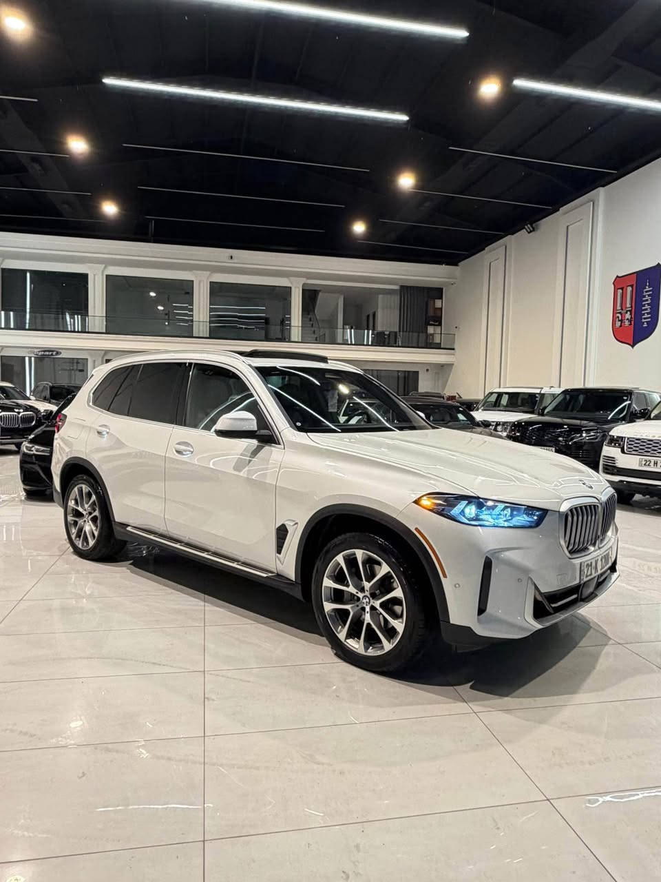BMW X5 2024 Sdrive Clean Title Full Option
وارد امريكي كلين تايتل فول موصفات مرقم جاهز و بيها باج تضليل حكومي 
لون ابيض صدفي ماشي ٥٢ الف ميل 
كشنات خزن تدفئة تبريد و سكان تدفئة جاهزه سياره بدون سيرفز 
سعر 475$ ورقه قفل 🔐 
*********** 
Whats app viber أربيل, العراق
