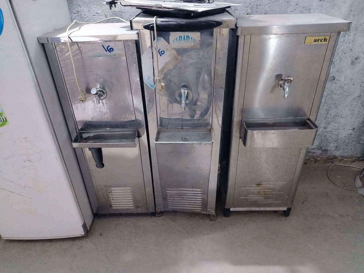 كبير 200 صغير 125 نهايته قفل شرط الشغل ثلج وضمان  وبلادي عنوان سماوه ام العصافير سايدين المجسر طريق المصلخ مجاور حسنيه ال زويد اكو توصيل ***********
