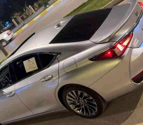 لكزس es 2024 فول مواصفات حادث موجود بالصور رقم تلفون ☎️ ***********
سعر 295 وبي مجال بسيط بغداد
