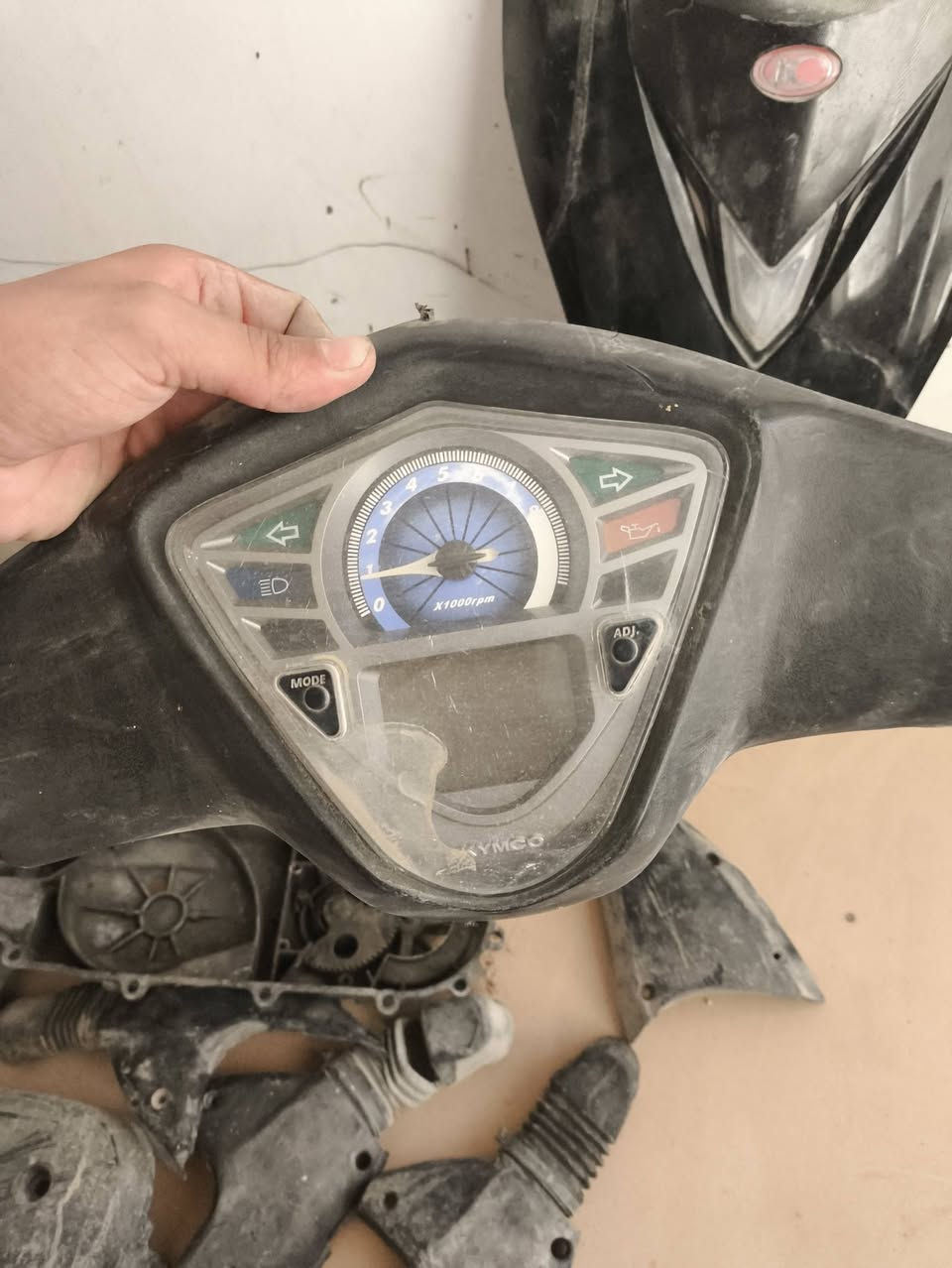 بجم ودشبول كامل مال كامكو g5 ثنينهن ب35 ولقباقه على 10 لواحد ويه سوادات و7 الاف لواحد  بدون سواد بس قبق   مال ثعلب وفحل ولد اكو بيهن يحتاجلهن عرموطه ويده هندر وكلج خلفي بلادي مال كامكو ب20  وبنز كلج مال عدله  ب3 ومجامع مال ثعلب بلاديه ب5 وكابريتر مال سكنس وثعلب بلاديه بس تعبانه ب10 وفج مال سكنس عام بلادي ب10


**إذا كنت صاحب هذا الإعلان وتريد حذفه لأي سبب، رجاءا أرسل رسالة إلى الدعم الفني**