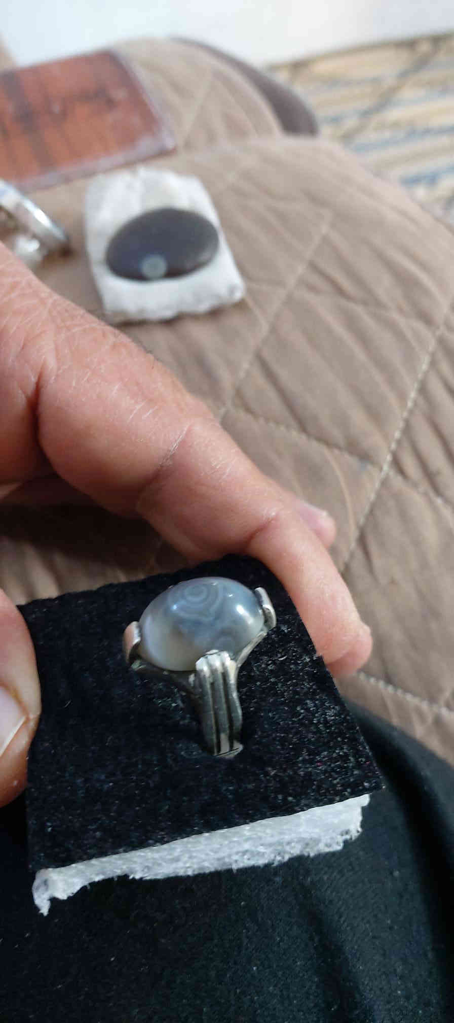 محابس قديمه صياغه ثقيله واحجار ثمينه اصليه ..العنوان ميسان/وهذا رقم الموبايل/واسعار مختلفه يوجد واتساب فقط الشراي يدخل خاص تحياتي للجميع/*********** للعلم مو بياع شراي .محابس مقتنيهن
