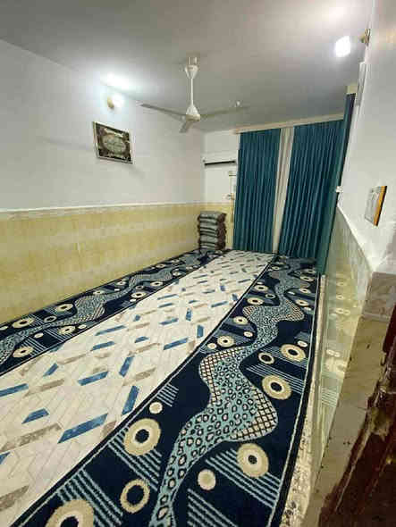 دار طابو صرف 87 متر ، حي المكرمة شارع المزرعة
شارع مزرعة المكرمة مو شارع مزرعة سيد علي 
 الواجهة 6٫5
قريب جدا على شارع كربلاء مقابل ساحة و منتزه المزرعة العائلي
منطقة ال 13000 المربع الذهبي 
صب كونكريت طابقين ، الطابق الأرضي صالة و استقبال و غرفة نوم و مطبخ و صحيات 
الطابق الاول 3 غرف نوم و صحيات 
قريب عليه مدارس ابتدائية و متوسطة و اعدادية للبنين و للبنات
البيت اللي في وسط ال 3 بيوت 
السعر 110 
***********
