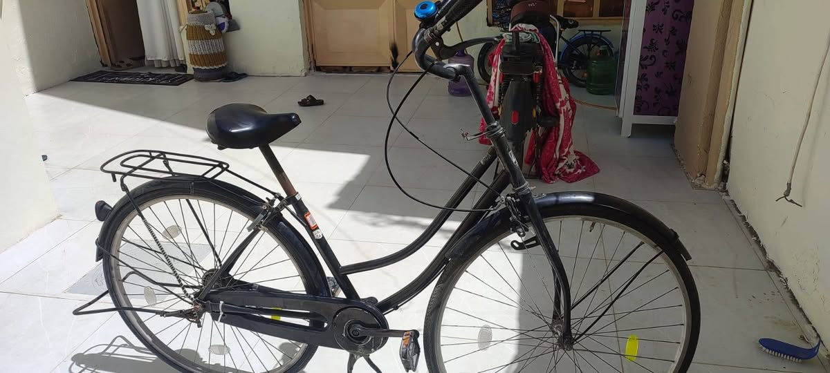بايسكل ياباني حجم 27 أصلي للبيع 🚲
بايسكل ياباني بالة (حجم 27) من الدراجات المتينة والعملية جداً. الدراجة كاملة ملحقات بلاد ونظيفة وممتازة للمشاوير اليومية أو التوصيل.
أبرز المواصفات:
الحجم: 27 (حجم مرغوب ومريح جداً بالمشي).
الملحقات: جك خلفي مزدوج (ستاند ثقيل) + حمالة خلفية قوية بلاد.
الحماية: غطاء زنجيل كامل يحميك ويحمي الدراجة.
الوضعية: كشن مريح ومقود عالي ومريح للظهر بالسياقة.
الدراجة جاهزة ومابيها أي نقص وجاهزة للركوب فوراً.
💵 السعر:
السعر: 105 ألف دينار عراقي (وبي مجال للشراي وماراح نقصر وياه).
📍 الموقع: [النجف]
📞 للتواصل: [***********] أو راسلني خاص.
