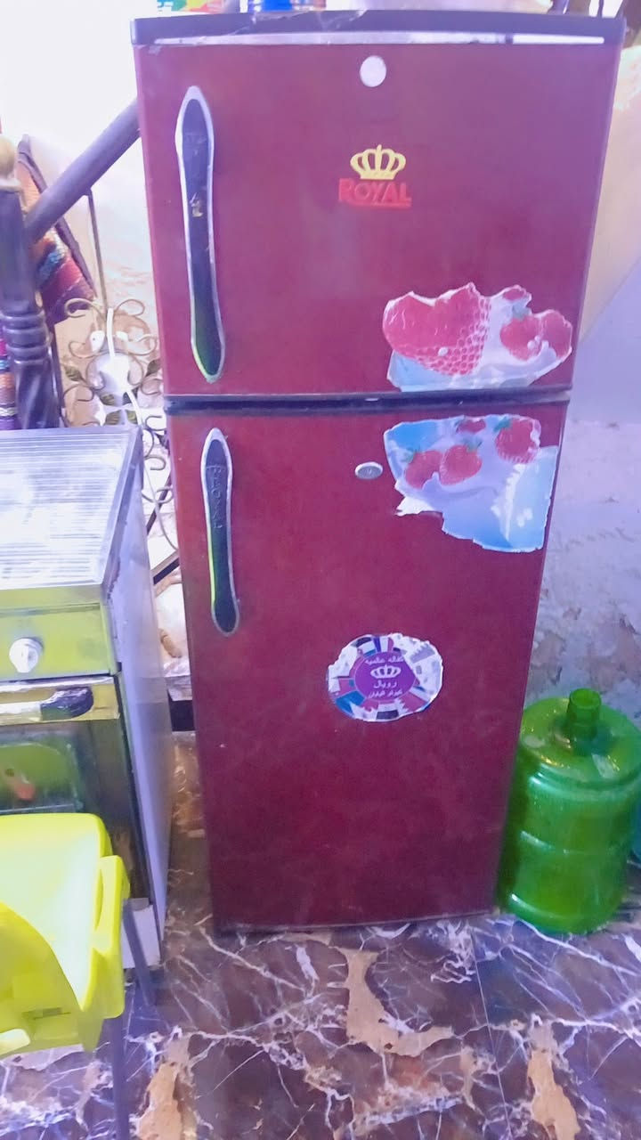 عندي مبرده جديده استعمال اسبوع البيع حجم الكبير
سعر 100الف

ثلاجه حجم وسط نظيفه تشتغل
السعر 120الف
مكاني بغداد الشعب
***********
