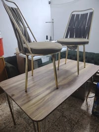 ميز طعام • ٤ كراسي