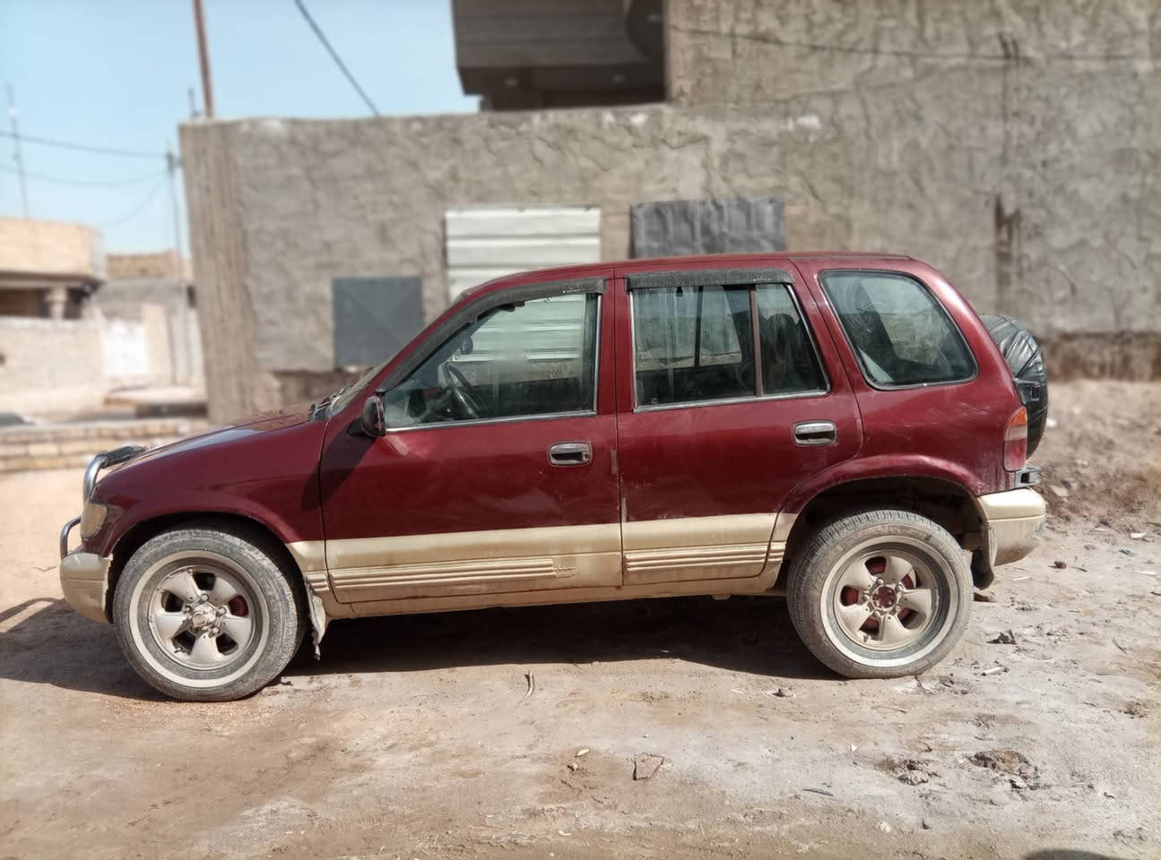 السلام عليكم سبورتج 95 كامله نفس الصورة مصبوغة عام سنويه لل30 مالكها موجود السعر 35 وبيها مجال 
العنوان حله ***********
