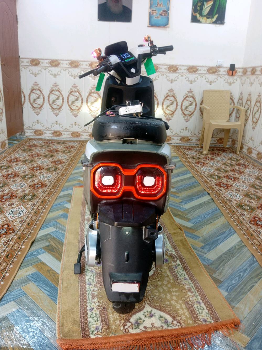 السلام عليكم 
دراجه شحن للبيع /المكان كربلاء حي  العسكري/
الدراجه موديل2024/7✅
مواصفات فوول حجم 10-300✅
نضام 3 سرع عدد البطاريات (6)AH23. 12V  ✅
صندوق خزن كبير  لايت عالي ناصي ✅
السرعه الفعليه 51km تايرات جوبلس✅
ستاند جانبي ✅حجم المحرك 1200Wحقيقي✅
المسافه المكطوعه55km. شاشه ديجتل ذكيه. 
النضام الدراجه اوربي بلكامل صناعه راقيه جدا  ✅
(السعر825)وبيه مجااال بس السوبايه مكسوره شوفه الصور 
الشراي يتفضل خاص ❤🩵
