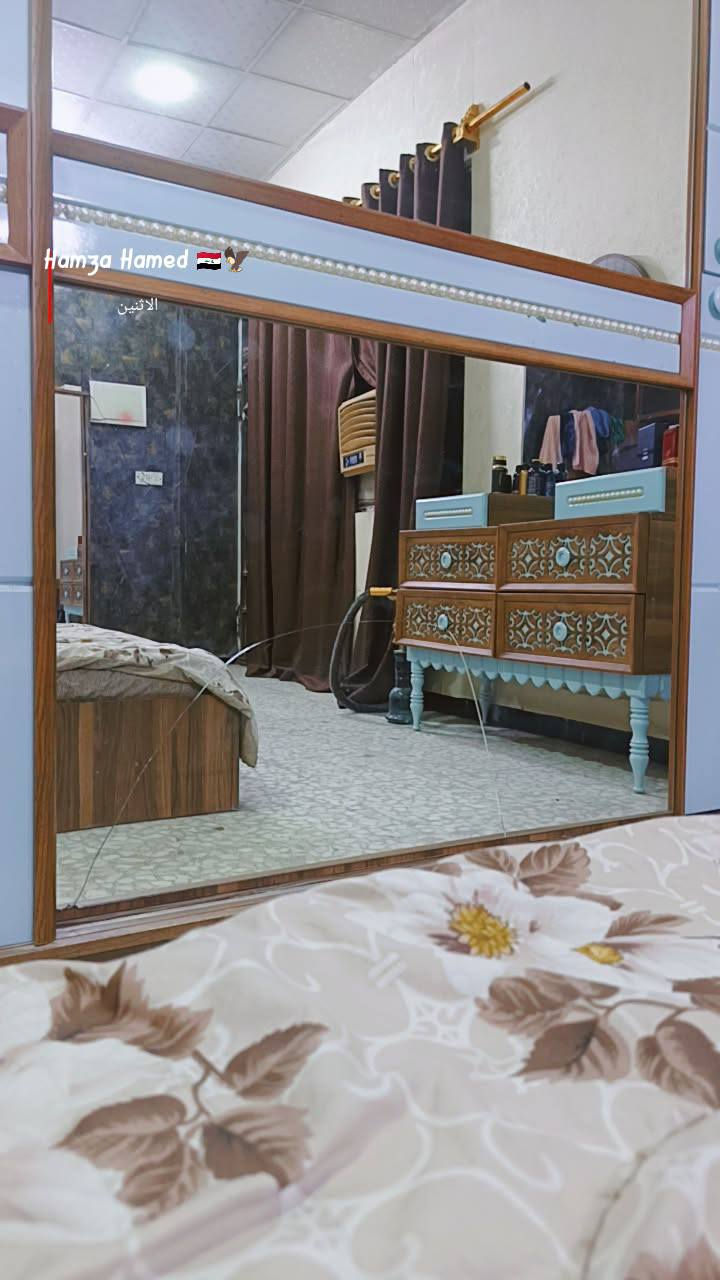 غرفه نوم ٧ قطع تركي خشب ثقيل
بيه الجامه مال كنتور مفطور يتبدل عادي
وبيها ضرر جوه السرير همين بسيط 
بدون دوشك 
سعره ٣٧٥ قفل من الاخير مكاني بغداد الدوره 
***********
