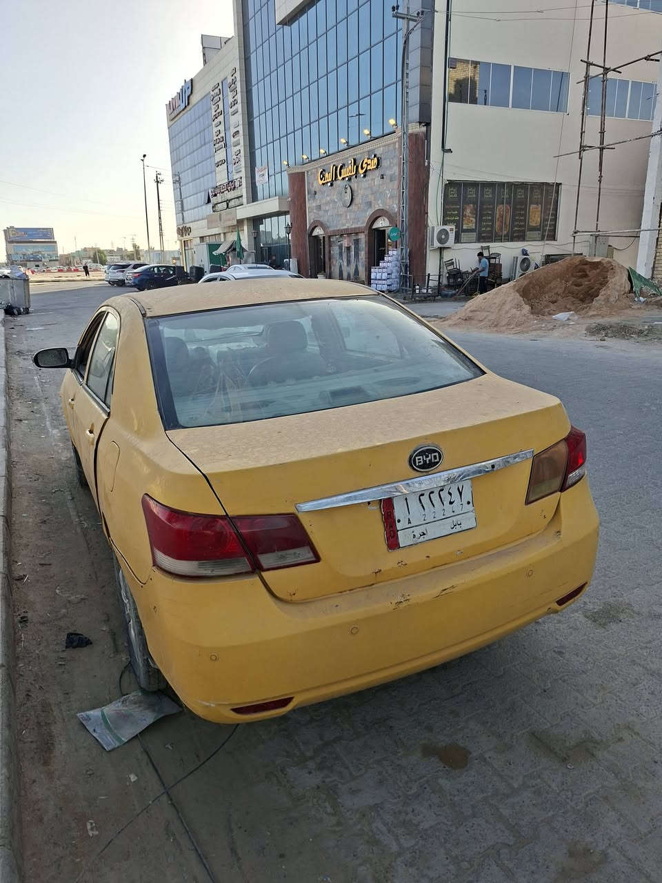 السلام عليكم بي واي دي ٢٠١٣ للبيع رقم بابل راعيها بالحلة بس ما اندلة مكاني نجف شارع كراج بغداد ماناقصها شي مكينة وگير حلوات السعر ب١٨ وبيها مجال للاستفسار اتصل ،***********
