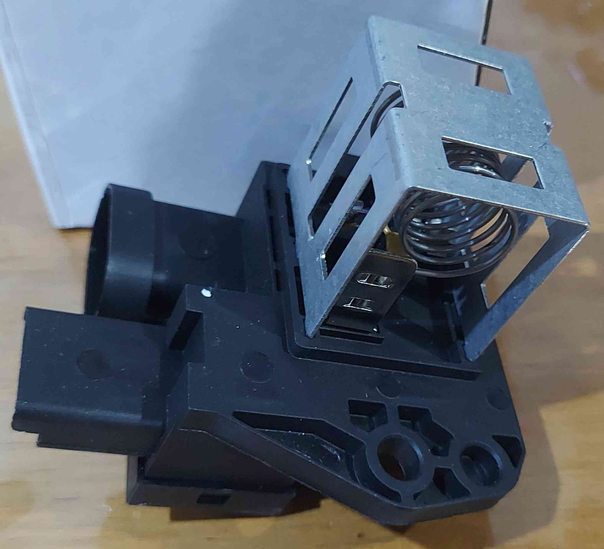 ريلي وهيتر  راديتر بيجو وستروين السعر ١٠ الالاف
ريلي وهيتر  راديتر بيجو وستروين السعر ١٠ الالاف 
Radiator Heater Motor Relay Blower Resistor For Peugeot 301 207 208 2008 301
