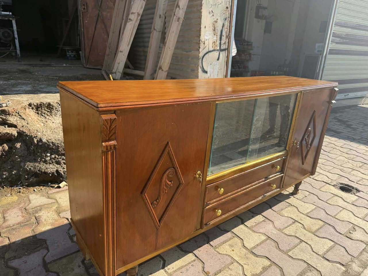 سلام عليكم
بوفيه صاج مترين سعر 85
نجاره الفارس ***********
يوجد توصيل
