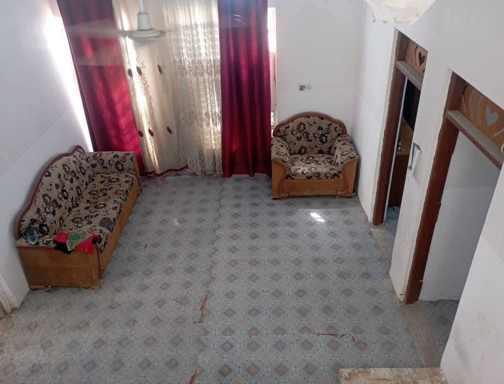 السلام عليكم دار للبيع  مساحه الدار 200 العنوان قرب الجداول مقابل حي عدنان للاستفسار *********** أو ***********
