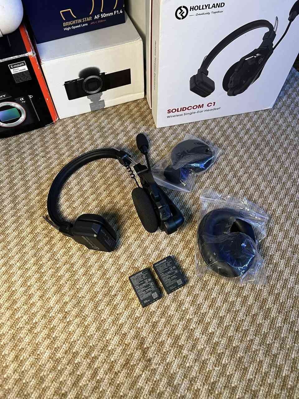 نظام Hollyland Solidcom C1 هو نظام اتصال داخلي لاسلكي (Intercom) متطور يعمل بتقنية DECT 6.0 على تردد 1.9 جيجاهرتز، يوفر محادثات ثنائية الاتجاه (Full-Duplex) بوضوح عالٍ. يتميز بمدى يصل إلى 350 مترًا، وزن خفيف (168 جرام)، وميكروفونات عازلة للضوضاء، مما يجعله مثاليًا لفرق الإنتاج الفني والفعاليات. جديد السعر 150 الف


**إذا كنت صاحب هذا الإعلان وتريد حذفه لأي سبب، رجاءا أرسل رسالة إلى الدعم الفني**