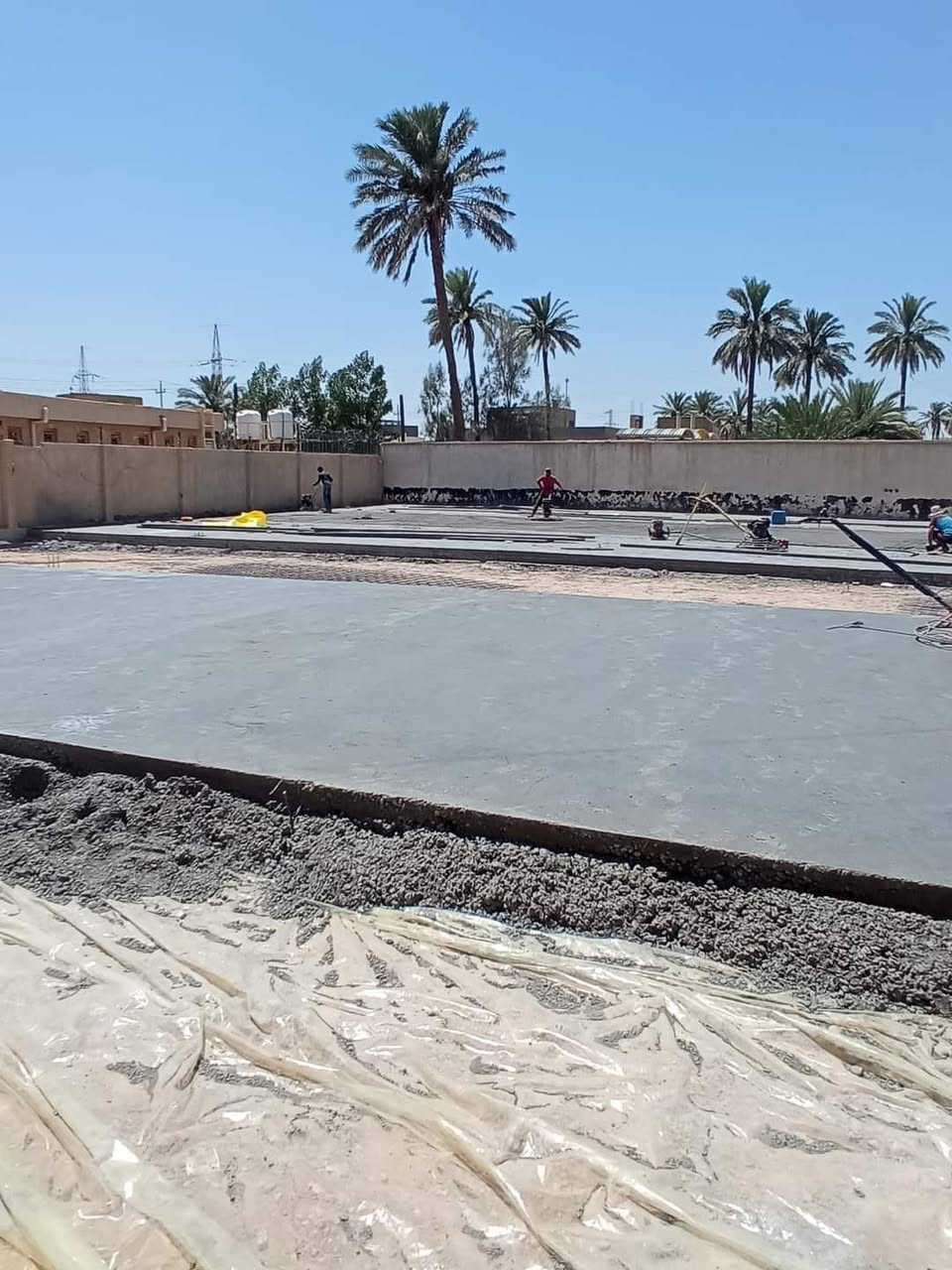 جاهزين  لصب وسقل الارضيات والرفتات و للساحات و الجملونات وسقوف وشوارع البيوت مع قوالب حديد كافه الاقياسات في جميع المحافظات وبأسعار مناسبة جداً.
 الاستفسار مراسلة الصفحة ***********/***********
