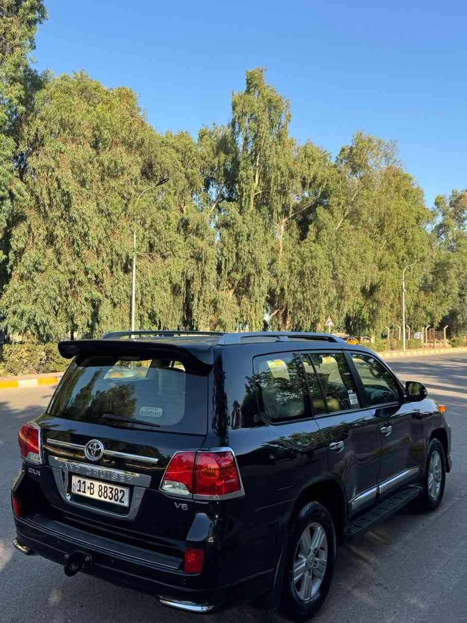 تويوتا لاندكروز GXR 2012
• فئة GXR  فل كامل
. محرك V6
• بريمي اصلي
• ماشية 230 ألف كم حقيقي
• كير ومحرك شرط، غير مفتوح
• سيارة بحالة الوكالة ونظافة عالية جداً

الكفالة:

• بدون صبغ
• فقط كم مكان تعديل
• بدون دواخل و ايرباك

المواصفات:

• بصمة تشغيل
• 4 أبواب بصمة
• تشغيل عن بعد
• فتحة سقف
• ثلاجة داخلية
• حساسات أمامية وخلفية
• كاميرا خلفية
• تحكم بالستيرن
• مثبت سرعة 
• مصابيح LED وزينون
• كشنات كهربائية ٣ دگم
• كشنات جلد الوان بلادي 
• مرايا شفط

مميزات إضافية:

• سيارة نظيفة جداً
• ريحة وكالة
• جاهزة للاستخدام بدون أي مصروف

السعر:

٣٢٠$

الموقع:
كركوك

رقم صاحب سيارة:
***********
***********
