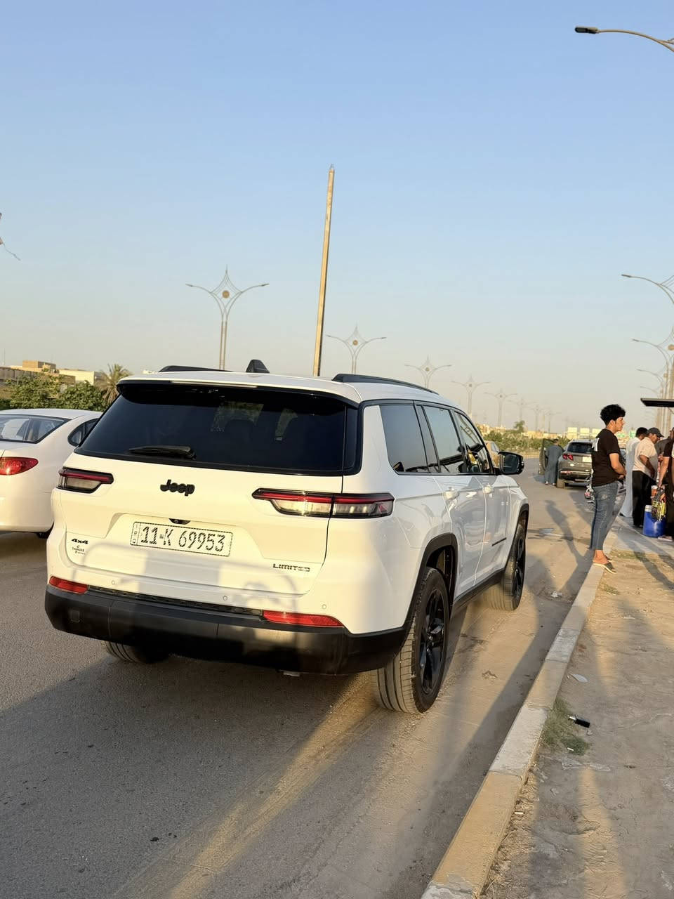 وراد أمريكي 🇺🇸 2024
* الفئة:Limited /

* المحرك: V6

* ناقل الحركة: أوتوماتيك

* نظام الدفع: رباعي (4×4)

* اللون الخارجي:ابيض

* اللون الداخلي:اسود

* الممشى: 40 كم

* رقم بغداد 

* المواصفات:

    ✅ شاشة معلومات وترفيه

    ✅ كاميرا خلفية

    ✅ حساسات أمامية وخلفية

    ✅ فتحتين سقف

    ✅ مقاعد جلد

    ✅ تشغيل بصمة

    ✅ تبريد وتدفئة مقاعد

    ✅ مثبت سرعة

    ✅ نظام دخول ذكي

    ✅ دفع رباعي

حادث تبديل جاملغ امامي تفصيخ نفس اللون 

* حالة السيارة: ممتازة / لا تحتاج أي مصروف

* السعر: 355 قابل للتفاوض 

الشراي خاص ✳️


**إذا كنت صاحب هذا الإعلان وتريد حذفه لأي سبب، رجاءا أرسل رسالة إلى الدعم الفني**