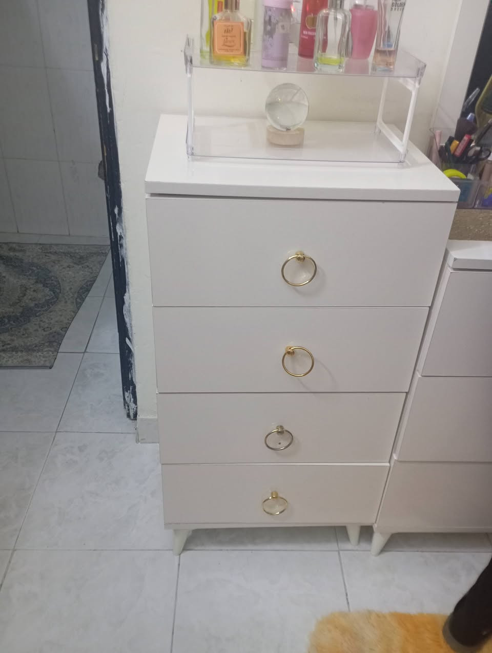 سلام عليكم غرفه نوم للبيع ٥قطع نضيفه سعر ٣٠٠وبيها مجال للت***********واتساب
