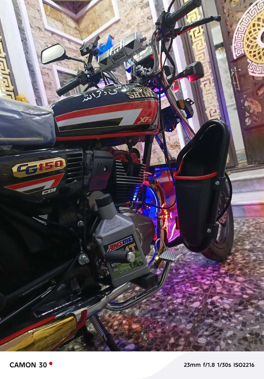 السلام عليكم دراجه شاينك للبيع كمرك مدفوع الدراجه جديده معنه الكلمه مكفوله كفاله عامه نازله من الرمبه ما مشتغله دلفرلي  سعر الدراجه 1250وبيها مجال قليل. معلومه؟
بعد بيها تزويد.... ستان.موبايل.وفدراليه.وشاير. ومسجل.MP3. وشاحن AUS . ودرع الدراجه متعوب عليها الدراجه برغي واحد ما مفتوح بيها. 

خلفيات.حمر.بيها بس اشاره وحد طفت ...... 

دهن الامزويل بانزين محسن 

***********واتساب رجآن رجأن المو شراي لا
