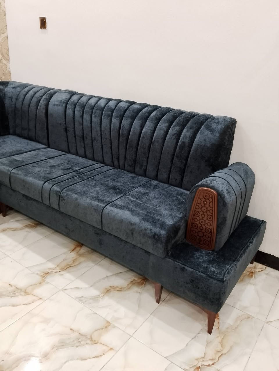 ديوان 9 مقعد تفصال عراقي الصنع خشب بلوك جدا ثكيل وجديد السعر 325 قفلللل*********** واتس
