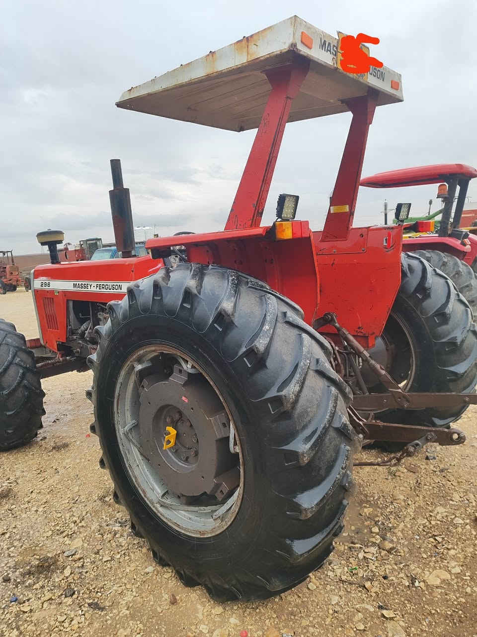 السلام عليكم تركتر فوركسن موديل 89 رقم نينوى كير محرك اكسن بشرط طخم تايرات الاتصال على الرقم *********** اسيا ***********
