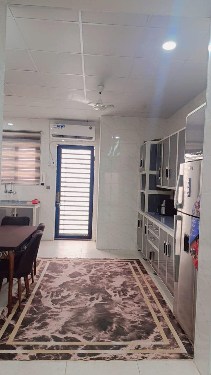 السلام عليكم ورحمه الله وبركاته 
#بيت #جاهز #لسكن #في #مجمع #البركه 
#طابق ونصف 
#مساحه200متر 
3غرف وبراني وصاله ومطبخ وصحيات داخليه خارجيه 
بناء البيت شخصي شخصي ب عمل هندسي 
امام البيت ساحه خدمات ومجمع جاهز من كافه الخدمات 
علما البيت مطلوب للمصرف العقاري 
وب مقدمه في يد صاحب البيت 50مليون فقط 
للاستفسار اكثر الاتصال على الرقم التالي واتساب 
***********
***********
من لديه الرغبه بعرض عقار نوفر لكم المشتري بقرب وقت ممكن مكتب البيع السريع للعقارات
