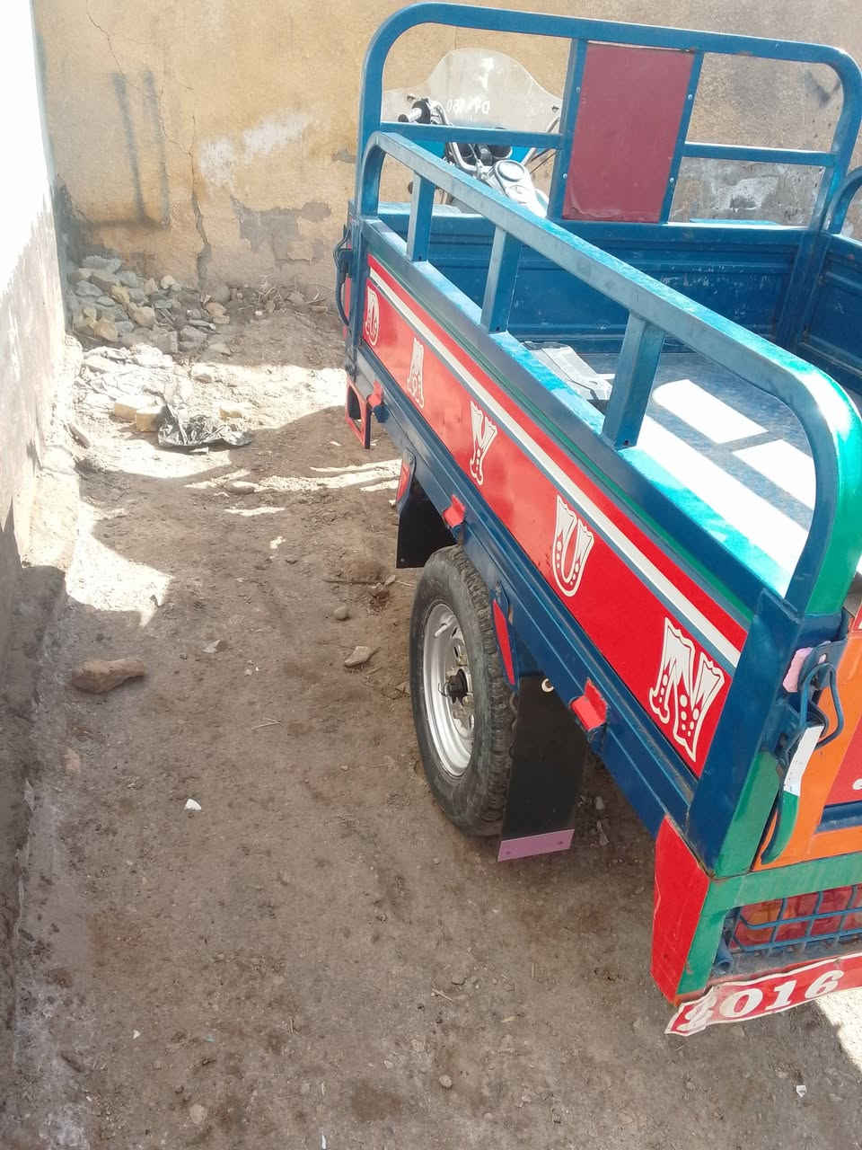 السلام عليكم ستوته للبيع موديل 2016 شاصي واوراق مكفولات مكينه خير من الله تخم تاير  كهربائيات كلها شغاله السعر 1,350 المكان كوت شارع النفط *********** 
***********
