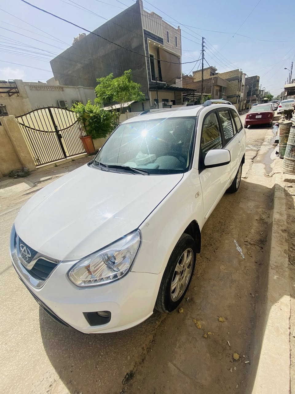 2000 تيكو 2015
ماشية 140 ألف، السيارة على إيد صاحبها الشرعي الثاني، ماخوذة وهي ماشية 50 ألف.
السيارة تنگر سلف وتطلع وين متريد، وما محتاجة صرفيات قوية.

المبدل بيها:

* سلف جديد
* راديتر جديد
* بچم كامل حديد
* واتربم جديد
* مازدات زنون

السيارة ما تعرف الحماوة أبد، وضع التبريد ممتاز.

النواقص:

* التدفئة لاغية
* الصدر الخلفي يحتاج تبديل
* طبة خفيفة بالقير تجي مرات بالنمرة الأولى فقط، وحسب كلام أهل الخبرة هاي الحالة موجودة بكثير من التيكو

السيارة بيها 3 قطع ودعامية وخياسات خفيفة جدًا.
السعر 67 ورقة قفل كلشي اكو بالسوك حتى ب 30 اتحصل . السياره رقم بغداد مكان سياره وسكني بدوره
رقمي ***********
