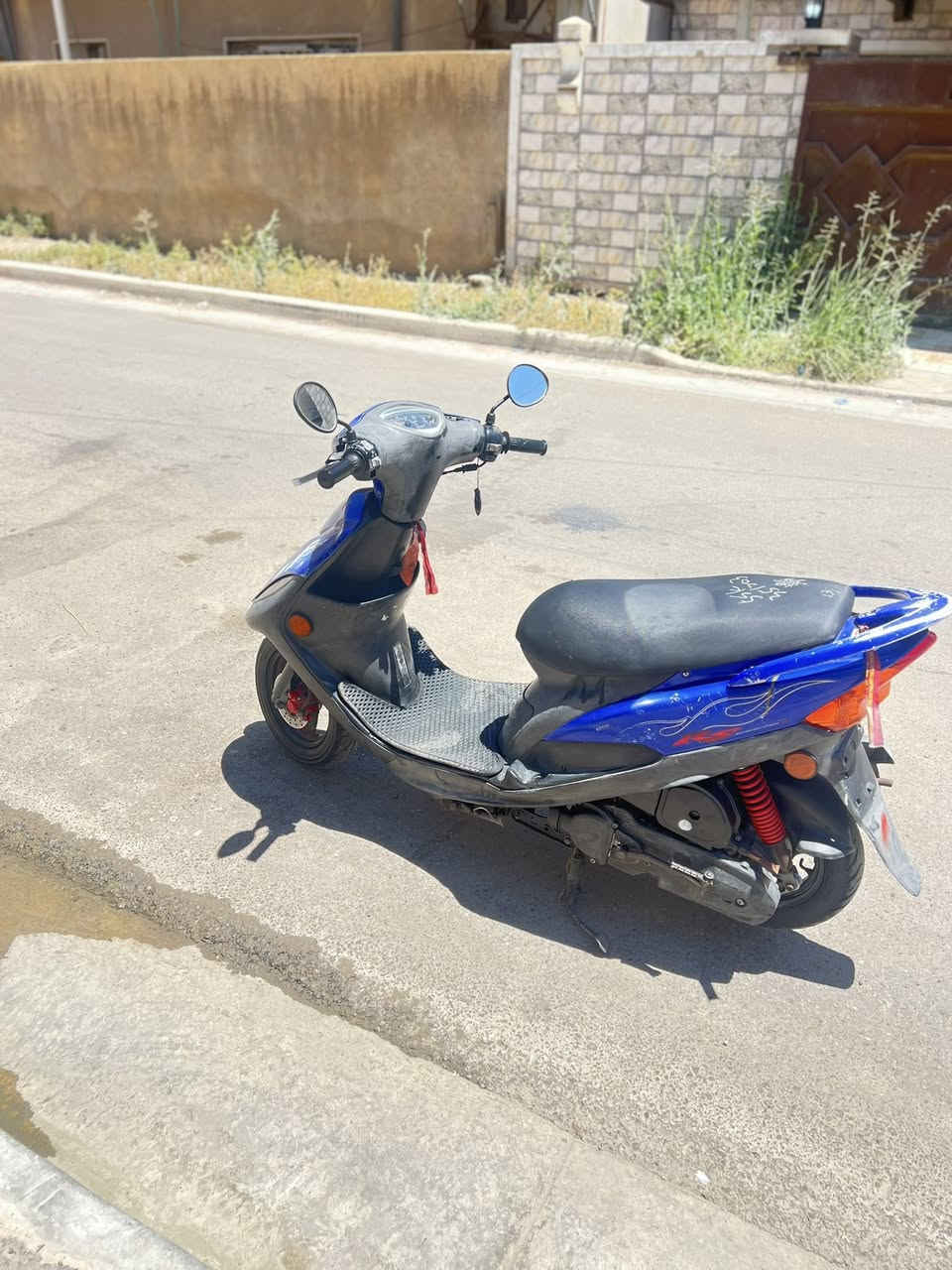 سلام عليكم عدلة بلادية للبيع كاملة مكملة ايي نقص مابيها كفاله عامة المو شراي لايتصل ولايوصل مكينة وكفر بلاد كفر ختم وي المكينه دراجة جديدة كلش 
مكاني : بغداد دورة
رقمي :***********
