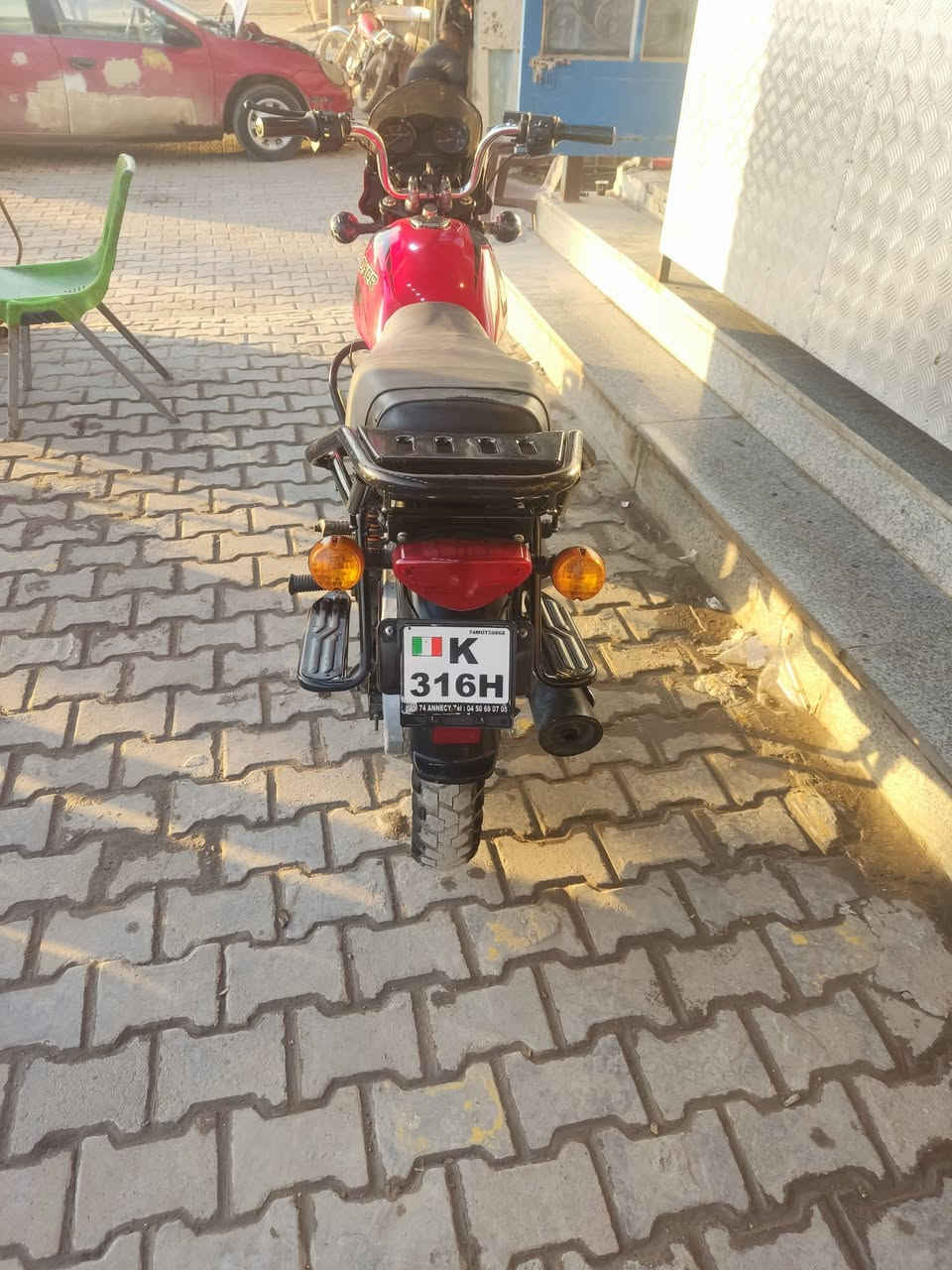 دراجه بوكسر موديل 22 مكينه مفتوحه كهربائيات كامله السعر 800 وبيها مجال للاتصال *********** ابي واتساب
