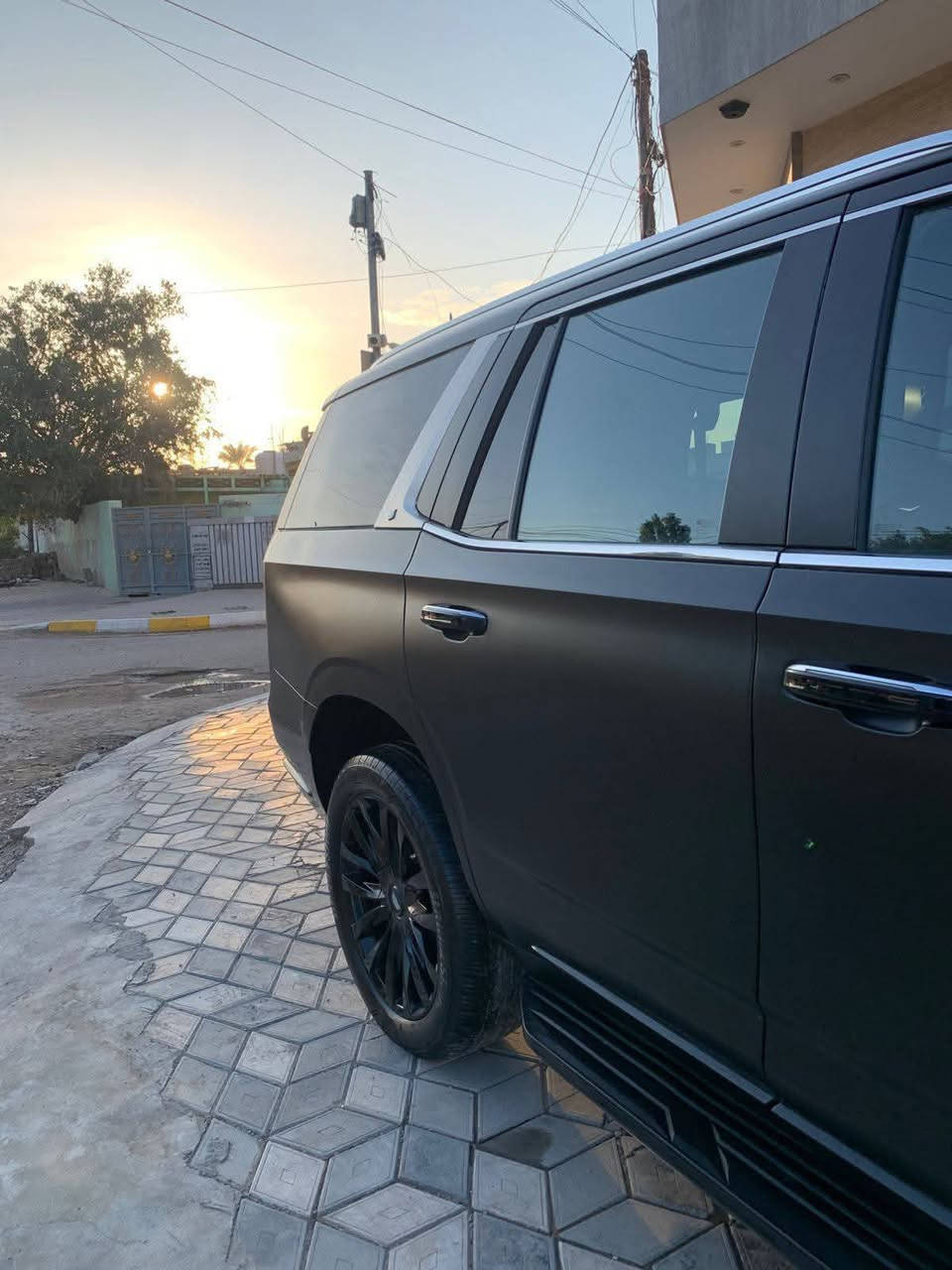 الفخامه المريكيه[كديلاك اسكليد] موديل 2024 مسافه مقطوعه 19,000 الف وارد امريكي سعره 75,000 الف مراوس بسياره موجود  وبيه مجال تواصل واتساب ***********
