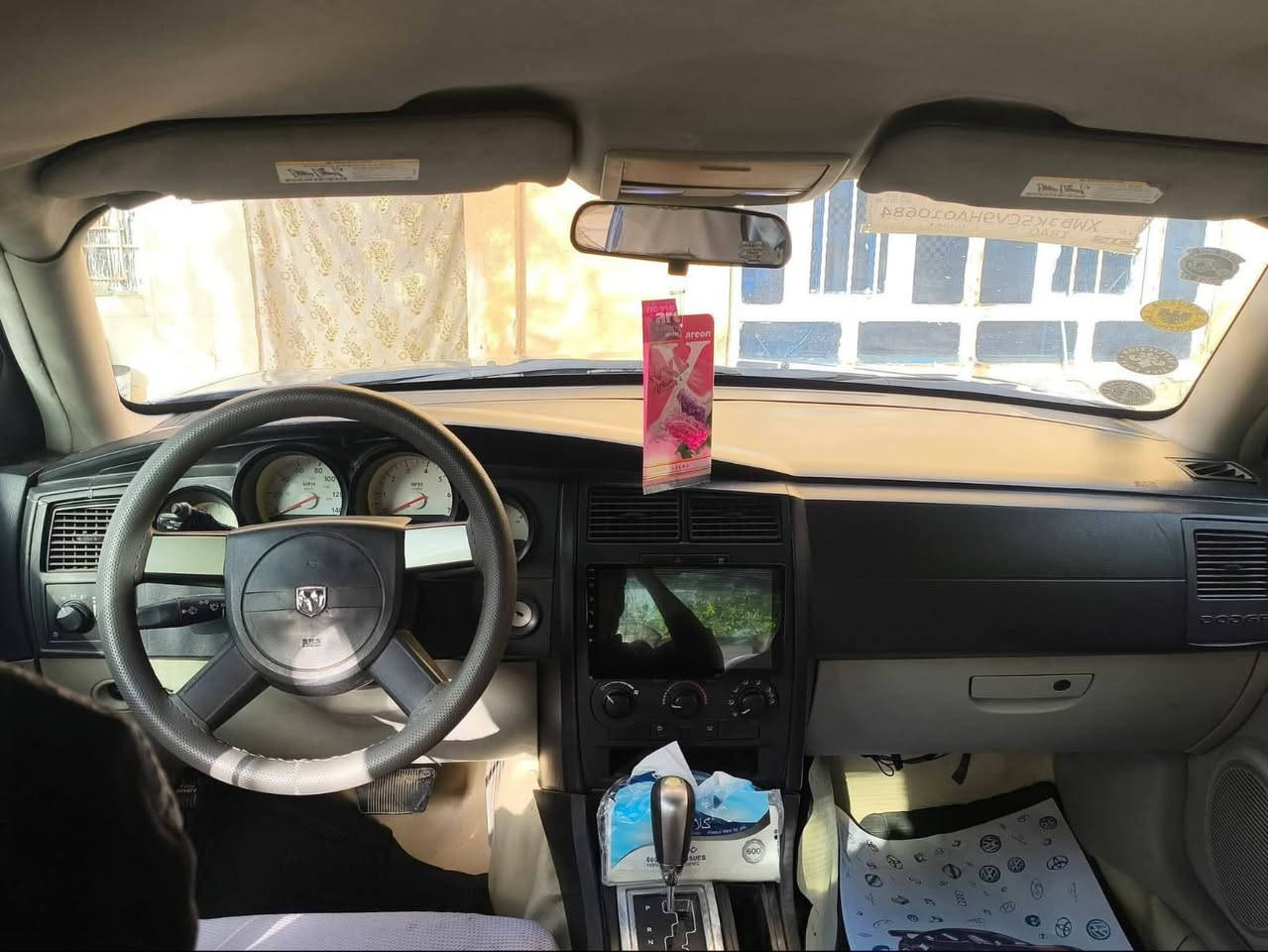 2007 مكفوله من ضربه بيها صبغ بجاملغات الاماميه 
مكينه جديده قبل سبوعين شادها 3500كير خير من الله تخم تواير حداديه جديده السياره استخدام شخصي وراعيها مهتم بيها  اراوس او وابيع نقد فقط سعر 100ورقه  وبيها مجال للجيه   عنوان ناصريه 

0782 716 6575
