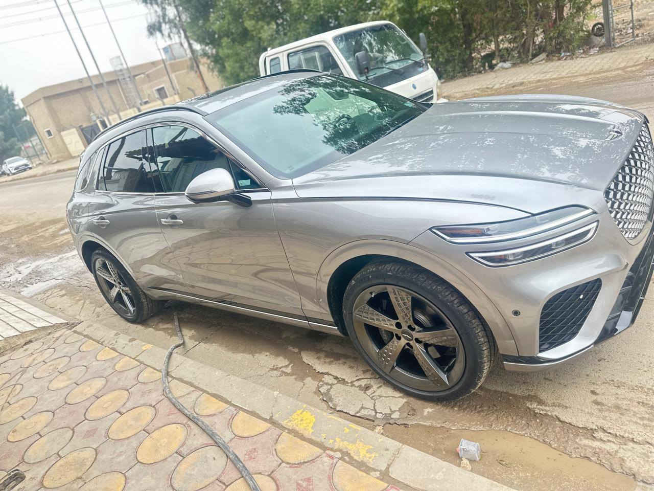 جينسس GV70 سبورت بريستيج (Sport Prestige) للبيع
موديل: 2025
الفئة: سبورت بريستيج (Sport Prestige) – أعلى فئة
المحرك: 3.5 لتر V6 توين تيربو
الدفع: دفع رباعي AWD
القير: أوتوماتيك 8 سرعات
المواصفات:
محرك 3.5 لتر توين تيربو بقوة 375 حصان
دفع رباعي AWD
فتحة سقف بانوراما
مقاعد جلد نابا فاخر بنقشة رياضية
تبريد وتسخين مقاعد أمامية وخلفية ومساج مقاعد
شاشة كبيرة مع نظام ملاحة+ وقيادة ذاتية
كاميرا 360 درجة
عرض المعلومات على الزجاج (HUD)
تشغيل بصمة + دخول ذكي +وركن السيارة ذكي
ذاكرة مقاعد للسائق والراكب
نظام صوت فاخر
ديكور داخلي كاربون فايبر
حساسات أمامية وخلفية
رادار + أنظمة أمان متكاملة
جنوط رياضية قياس 21 إنج
حالة السيارة:
نضيف جداً ماشيه ٥٠٠٠k
وارد أمريكي
كلين تايتل (Clean Title)
بحالة ممتازة جداً
السعر: (395)
الموقع: (بغداد) الرقم بغداد
للاستفسار: (***********)
مستعجل على البيع
