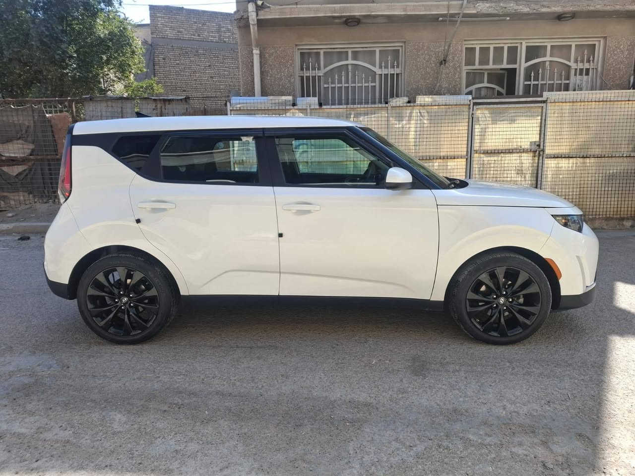 السلام عليكم
كياصول موديل 2024 وارد امريكي حادثه جاملغ ايمن فقط ومصبوغ ربع باب الصدر بدون دواخل صور الحادث داخل المنشور مكينة 2000 دوش ماشية 59 الف سونار داخل المنشور سيارة جديدة وجاهزة رقم بغداد الدولي مكاني بغداد المشتل السعر 153 وبيه مجال بسيط الرقم *********** بغداد, العراق
