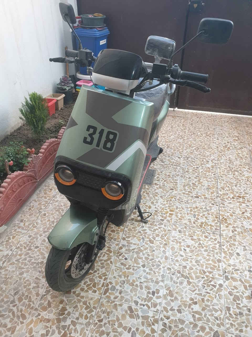 السلام عليكم دراجة شحن ٣١٨ للبيع نظافه جيد جدا كل شي شغال بي
السعر ٥٥٠ الف وبي مجال واتساب ***********
