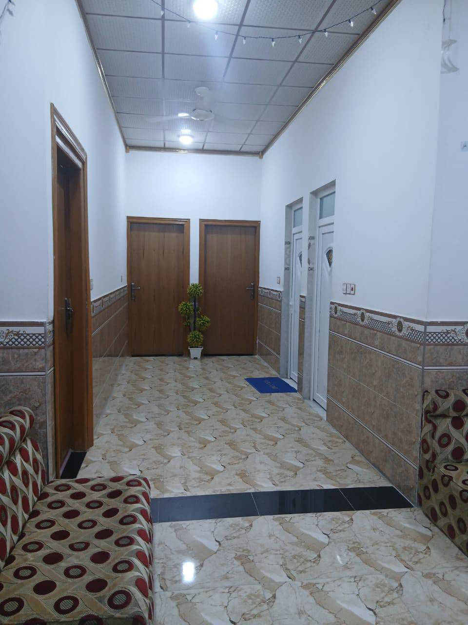 بيت للبيع في البهادريه قرب جامع وحسينيه البهادريه طابو زراعي عراقي سند 25 مساحه البيت الكامله240متر واجها 9في 26 يحتوي البيت على 4غرف منام وصحيات داخليه وخارجيه وديوان منعزل وحمام ومطبخ بناء سنه 2023 البيت كامل سعر 190وبي مجال الاتصال على الرقم ***********
