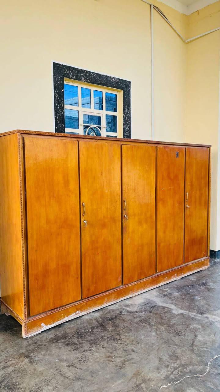 السلام عليكم يوجد كنتور للبيع خمس بوب طابق واحد السعر 225 وبي مجال الستفسار على هاذ الرقم ***********
