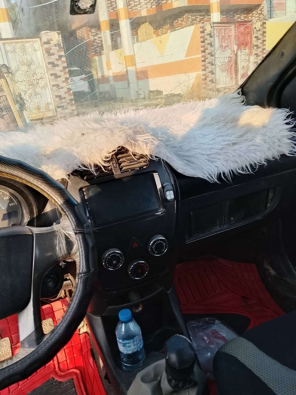 السلام عليكم سياره للبيع سعر 20 ورقه للاستفسار هذا الرقم***********
