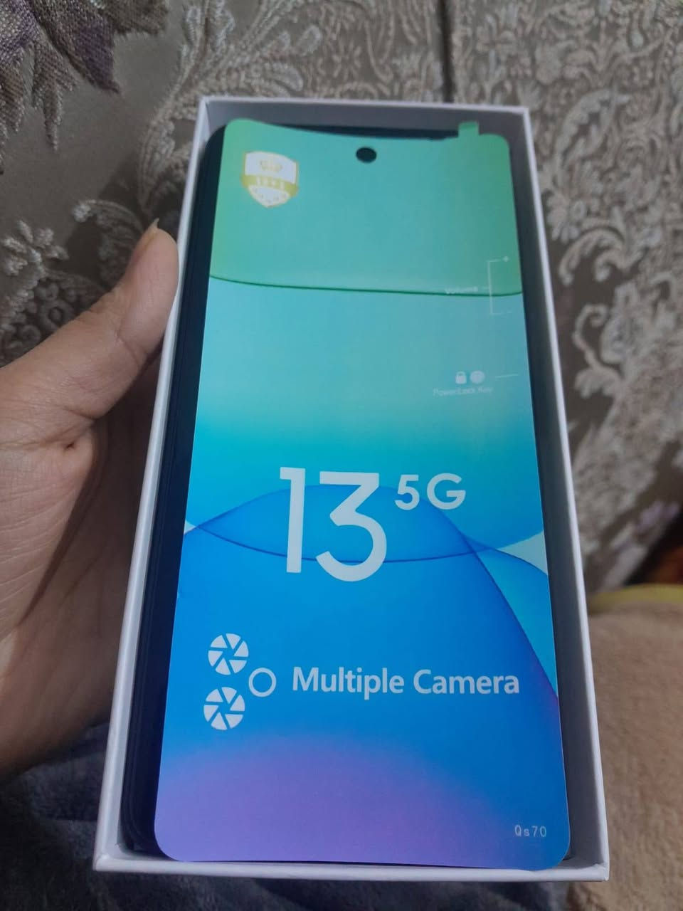 *********** السلام عليكم حبايب موبايل ريدمي 13 جديد غير مستخدم بعده مامعرب الذاكره 256 السعر 120
