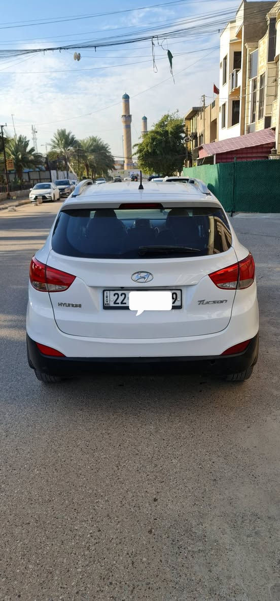 السلام عليكم توسان 2014خليجي 
رقم اربيل الجديد بسمنه شاشه كاميرة 
صدر خلفي ومامي جديد تخم تاير جديدة باتري گير محرك 2400 خير من الله 
مكاني بغداد الكرخ للاستفسار السعر 143
***********
