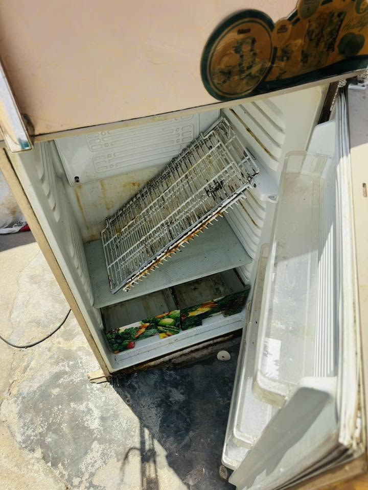 ثلاجه للبيع مال مستعجل اكتب سعرك نقص بس غاز للتواصل ***********
