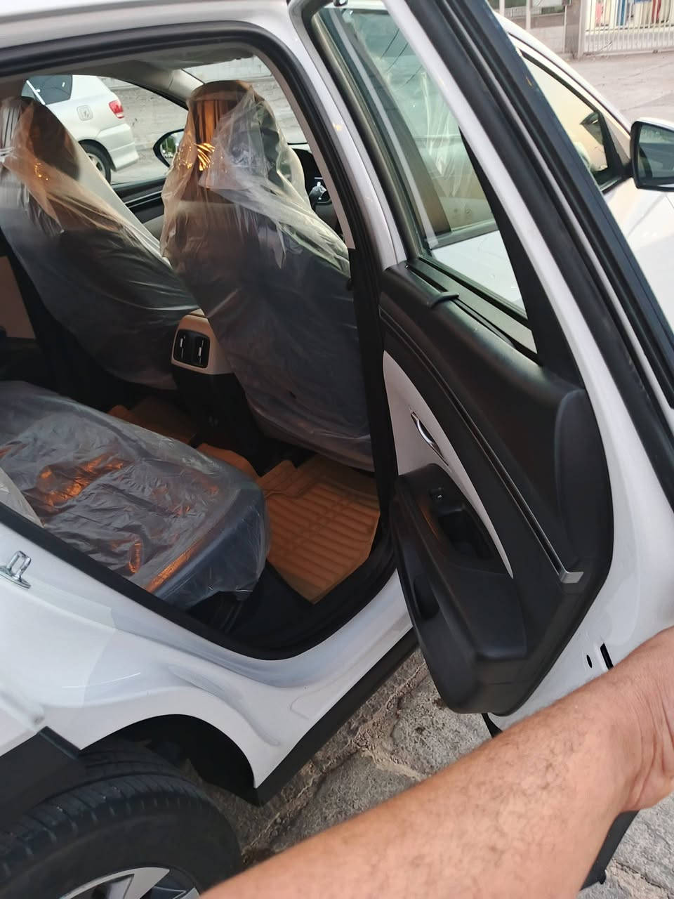 سلام عليكم توسان موديل 2023خليجي ماشيه 60 الف بيه بس حار كد شبرين بل جنطه والباقي كفاله عامه سعر 200 مكان سياره ناصريه ذي قار ***********
