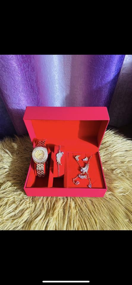 هدايا عيد الام❤️🥹❤️
السعر 20 الف مع توصيل مجاني وعلاكه هدايا . 
للحجز واتساب على ***********
تتوفر خدمة توصيل داخل الفلوجة ومحافظات العراق 
عنوان فلوجة حي المعلمين الاولى
