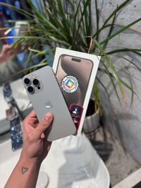 🔺 ايفون 15برو ماكس 256 ➖ملحقاتة كاملة ذاكره256 ➖صحة البطارية89🔋 ➖رايدة...