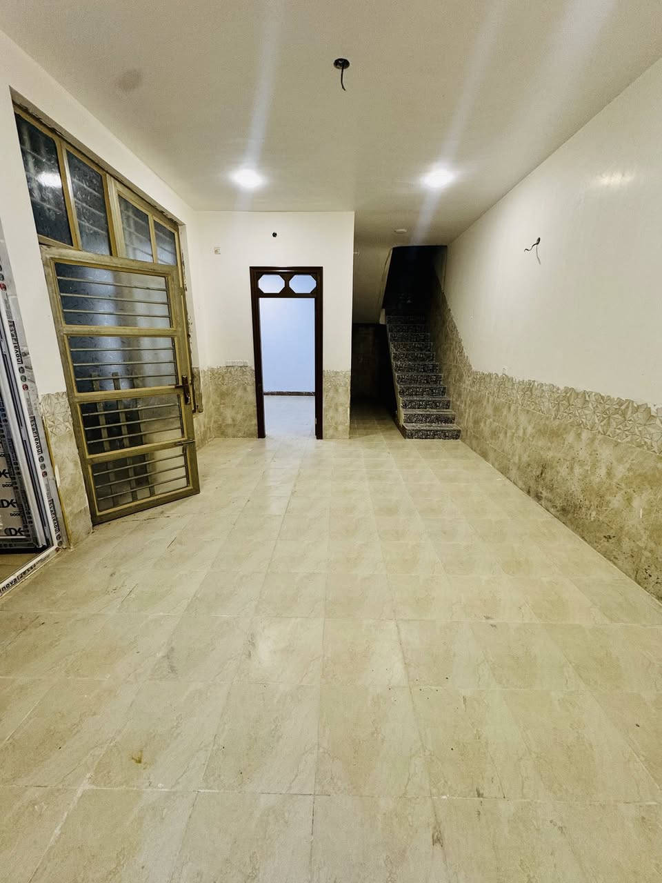 يوجد مشتملات للإيجار الفلوجة حي اجبيل بناء حديث ما مسكون طابق ونص غرفتين نوم وصالة واستقبال ومطبخ وحمام وحديقة وكراج بدل ايجار ٢٥٠ الف *********** 📞***********
