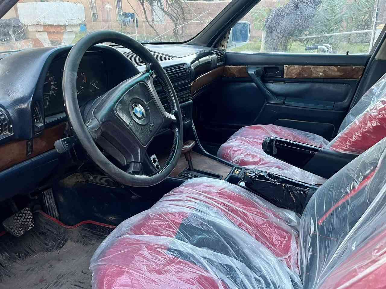 السلام عليكم بي ام حجم 753سكليتر كهربا.  

موديل1991 مكينه وكير خير من الله 

صدر حيل زين تايرات نضاف لايت عالي ناص شغل 

داخلهه حيل نضيف دشبول دبل ايرباك 

ابيع كوم حديد بدون تحول سنويه موجوده مكفوله 

تبريد شغال تدفئه شغاله سياره حلوه 

بيع او مراوس يرهم السعر 17وبيهه مجال 

مكان بيجي الخاص مفتوح ولخط مفتوح***********
