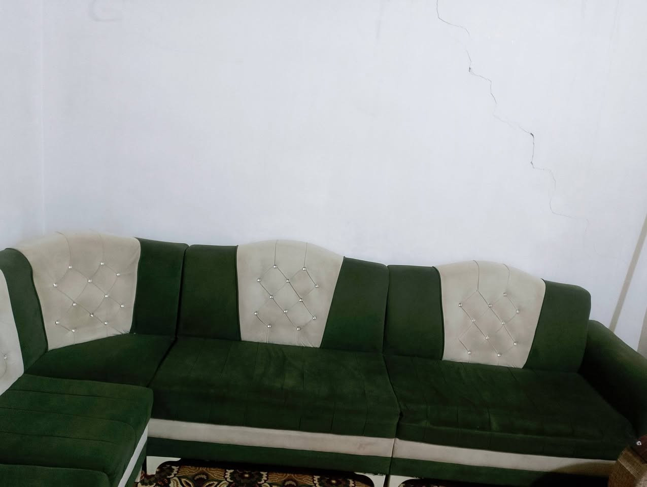 طخم سبع امتار متكون من ست قطع للبيع سعر 150 الف 

للتواصل ***********
