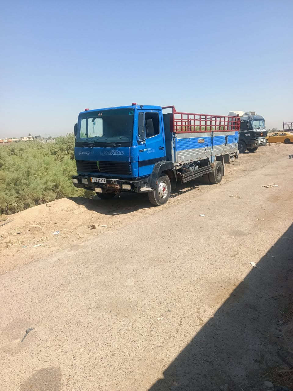 السلام عليكم هاف لوري للبيع مكينه ابو ردين كير اكسن محرك خير من الله موديل 92سته برقي اربعه طن تخم تأير تحويل مباشر السعر12مليون الطول خمسه ونص حصيره جديده***********
