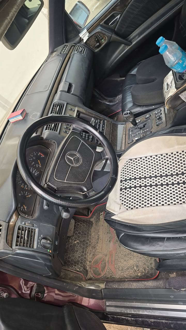 سلام عليكم ورحمة الله وبركاته مارسدس ام عيون موديل 99مسجله 2014مكينه او كير جديد سياره وارد يابان سياره فول مواصفات محرك سته vالمرغوب سياره جديده حداده جديده السعر 72
او بيه مجال رقم الهاتف 
***********
